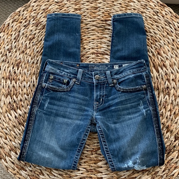 Miss Me Destructed Embroidered Skinny Jean 27 NWOT - Picture 4 of 16